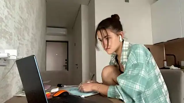 FavorLeila online show from 28, 9, 2025