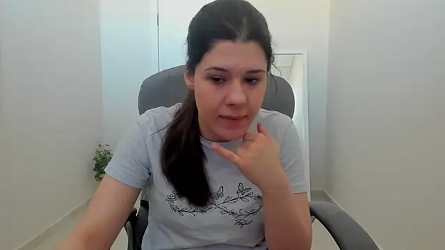 Joannia online show from 4, 3, 2026