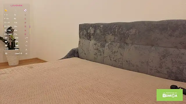 Snapshot of vanessa_one_ chatting on 8, 11, 2025 vanessa one online show from 8, 11, 2025