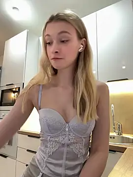 FriendlyFire 18 online show from 8, 4, 2026