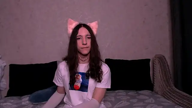 Snapshot of SilverMuse_ chatting on 6, 11, 2025 SilverMuse online show from 6, 11, 2025