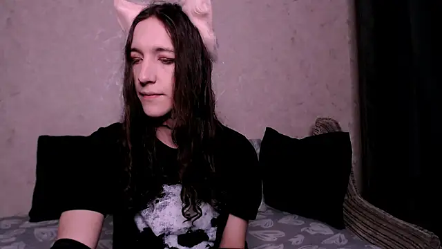 Snapshot of SilverMuse_ chatting on 27, 10, 2025 SilverMuse online show from 27, 10, 2025