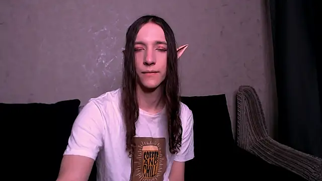 Snapshot of SilverMuse_ chatting on 4, 11, 2025 SilverMuse online show from 4, 11, 2025