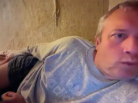 Snapshot of evulis1 chatting on 13, 10, 2025 evulis1 online show from 13, 10, 2025