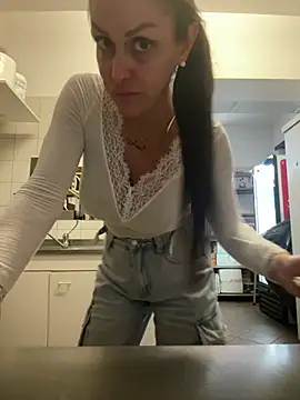 ainaht online show from 15, 4, 2026