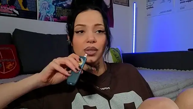 KiraQuinn1 online show from 13, 4, 2026