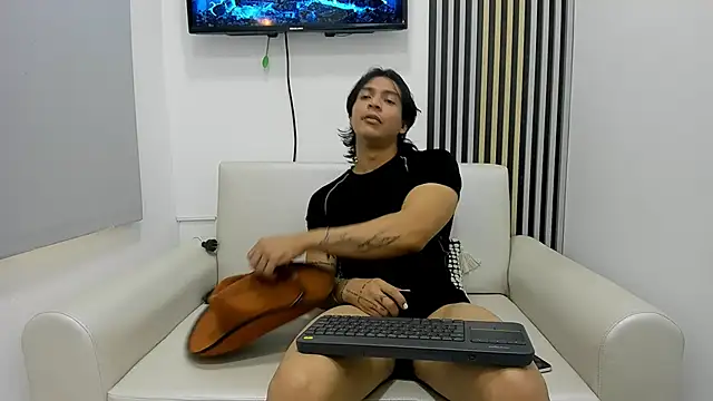 toji luxxer online show from 9, 10, 2025