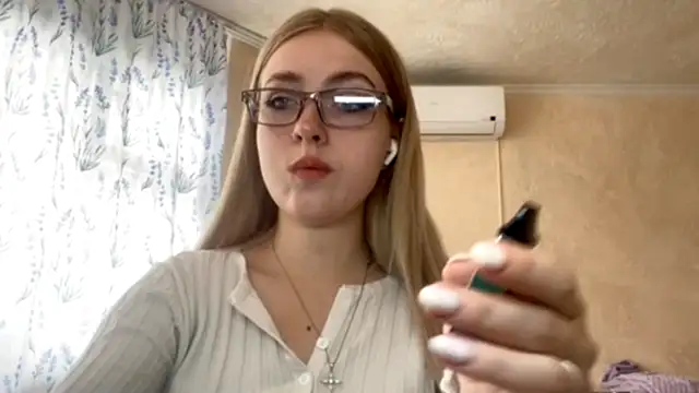 LanaNoir online show from 17, 9, 2025