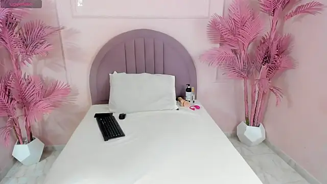 Maddybenson online show from 25, 9, 2025