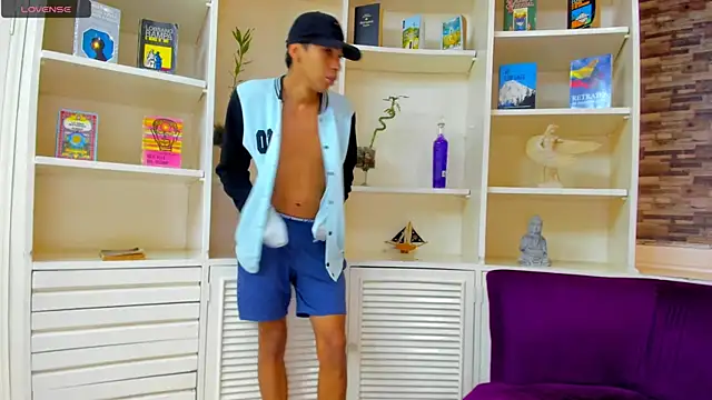 Juicy Creww online show from 19, 9, 2025