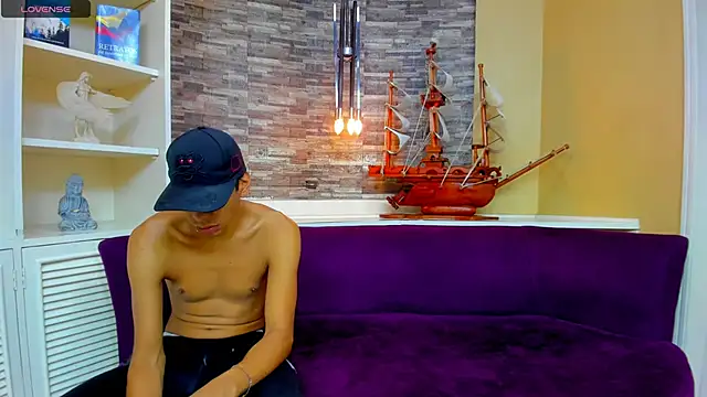 Juicy Creww online show from 21, 9, 2025