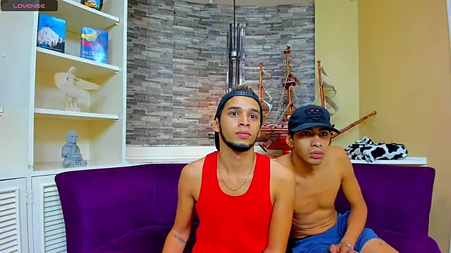 Juicy Creww online show from 28, 9, 2025