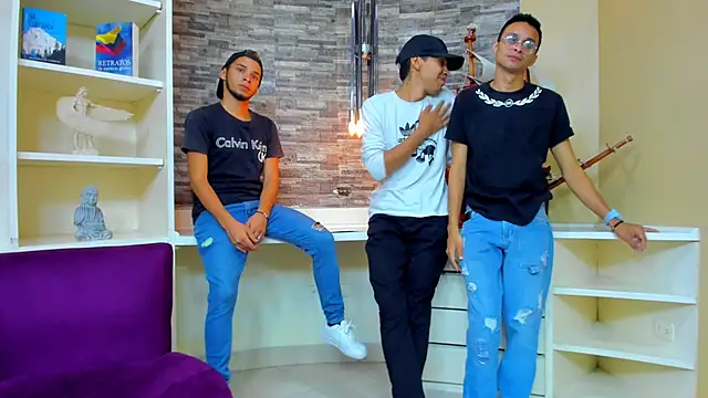 Juicy Creww online show from 15, 9, 2025