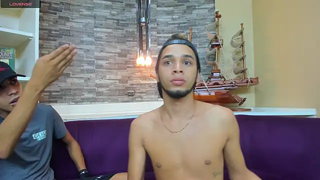 Juicy Creww online show from 5, 10, 2025