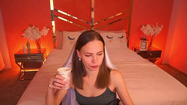 Snapshot of ShyySiren chatting on 12, 10, 2025 ShyySiren online show from 12, 10, 2025