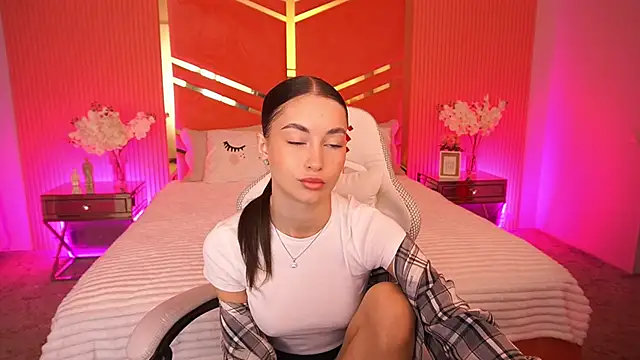 Snapshot of CherryyLulu chatting on 15, 10, 2025 CherryyLulu online show from 15, 10, 2025