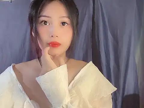 Snapshot of Lyly4757 chatting on 12, 10, 2025 Lyly4757 online show from 12, 10, 2025