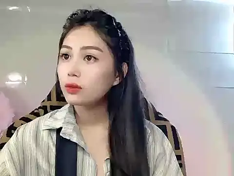 Snapshot of Lyly4757 chatting on 8, 11, 2025 Lyly4757 online show from 8, 11, 2025