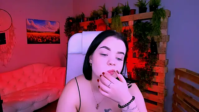 Snapshot of leslierowe_ chatting on 2, 11, 2025 leslierowe online show from 2, 11, 2025