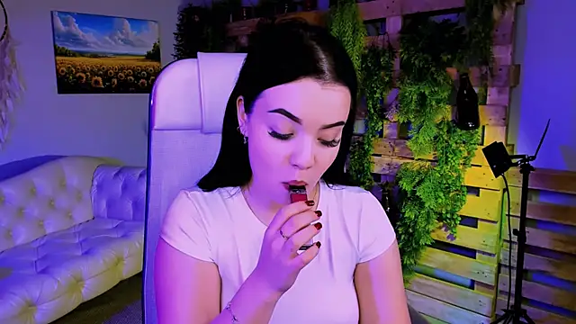 Snapshot of leslierowe_ chatting on 24, 10, 2025 leslierowe online show from 24, 10, 2025