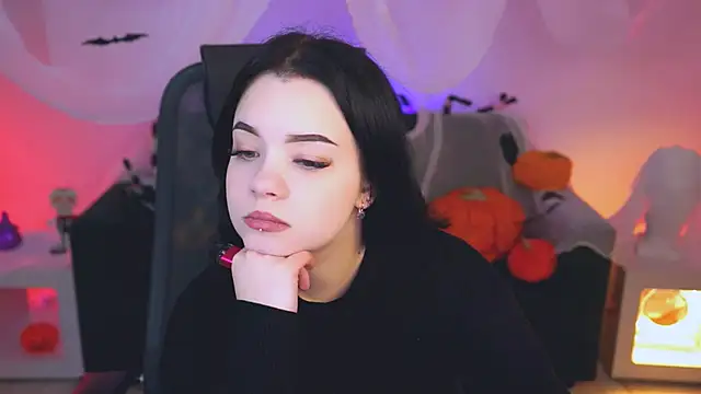 Snapshot of leslierowe_ chatting on 19, 10, 2025 leslierowe online show from 19, 10, 2025