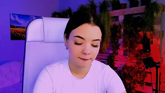 Snapshot of leslierowe_ chatting on 20, 10, 2025 leslierowe online show from 20, 10, 2025