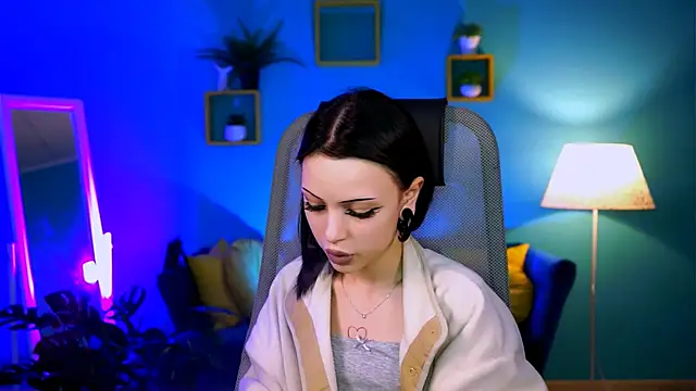 MiaCain online show from 17, 9, 2025