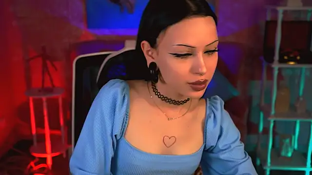 MiaCain online show from 24, 9, 2025