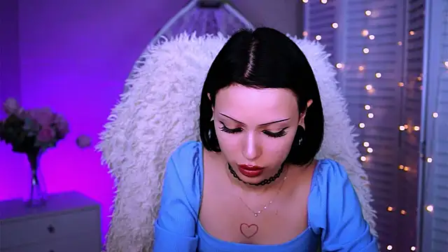 MiaCain online show from 4, 10, 2025