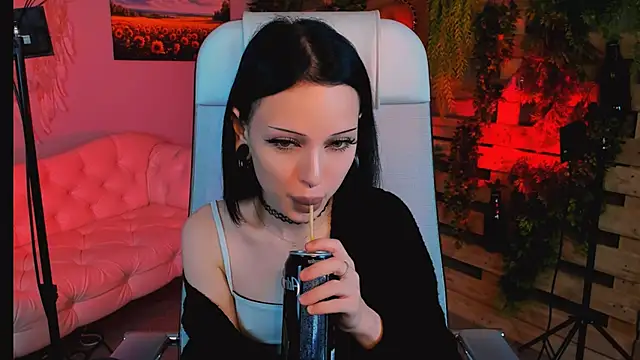 MiaCain online show from 20, 9, 2025