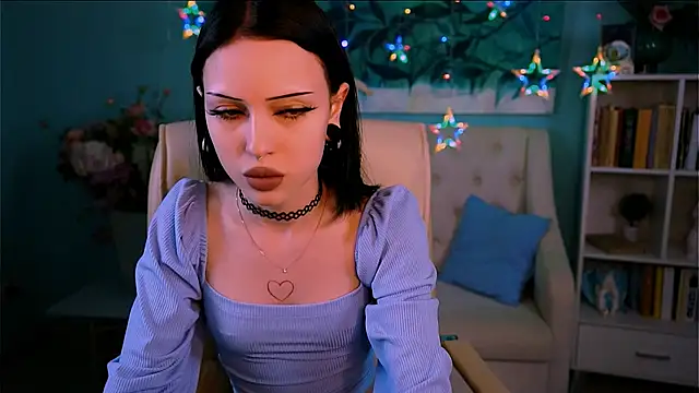 MiaCain online show from 23, 9, 2025