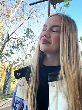 MilaMoone online show from 2, 11, 2025