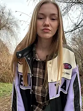 MilaMoone online show from 9, 1, 2026