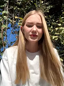 Snapshot of MilaMoone chatting on 22, 9, 2025 MilaMoone online show from 22, 9, 2025