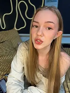 Snapshot of MilaMoone chatting on 28, 5, 2026 MilaMoone online show from 28, 5, 2026