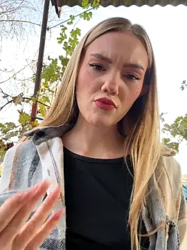 MilaMoone online show from 5, 11, 2025