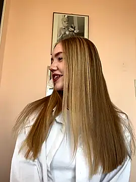 Snapshot of MilaMoone chatting on 24, 9, 2025 MilaMoone online show from 24, 9, 2025