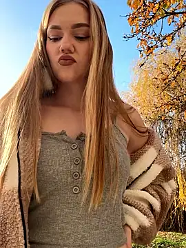 MilaMoone online show from 27, 11, 2025