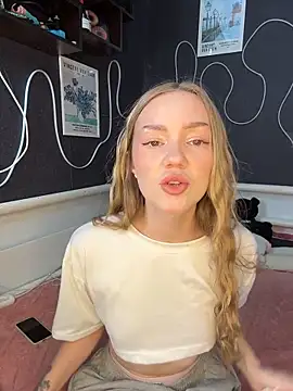 MilaMoone online show from 15, 3, 2026