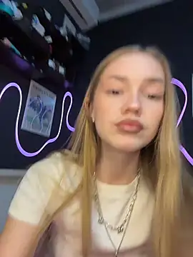 MilaMoone online show from 6, 3, 2026