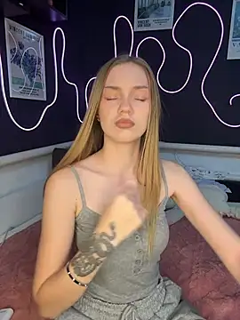 MilaMoone online show from 3, 3, 2026