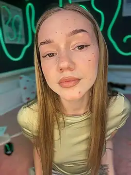 MilaMoone online show from 18, 4, 2026