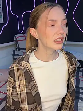 MilaMoone online show from 4, 2, 2026