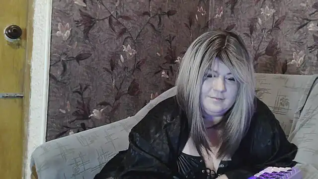 YuliiaSan online show from 21, 4, 2026