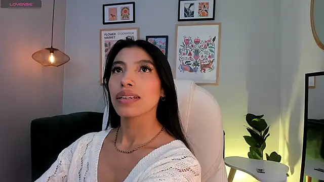 Tiffany Low online show from 19, 4, 2026