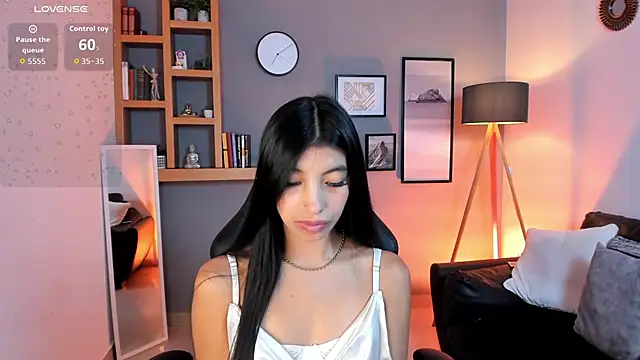 Tiffany Low online show from 5, 4, 2026