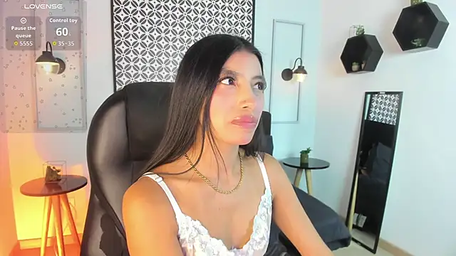 Tiffany Low online show from 21, 3, 2026