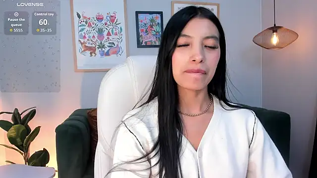 Tiffany Low online show from 4, 4, 2026