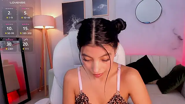 Tiffany Low online show from 2, 2, 2026