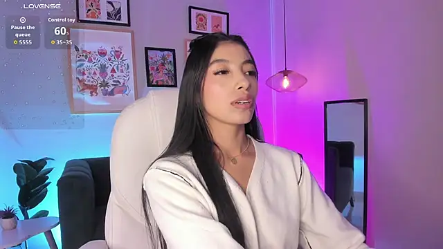 Tiffany Low online show from 28, 5, 2026